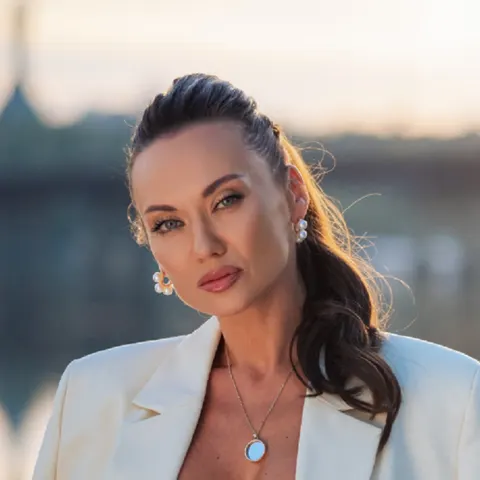 Анна Саліванчук знялася в нічній фотосесії на пляжі