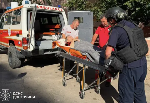 Із прифронтового Хрестища евакуювали ще двох жінок: як це відбувалося