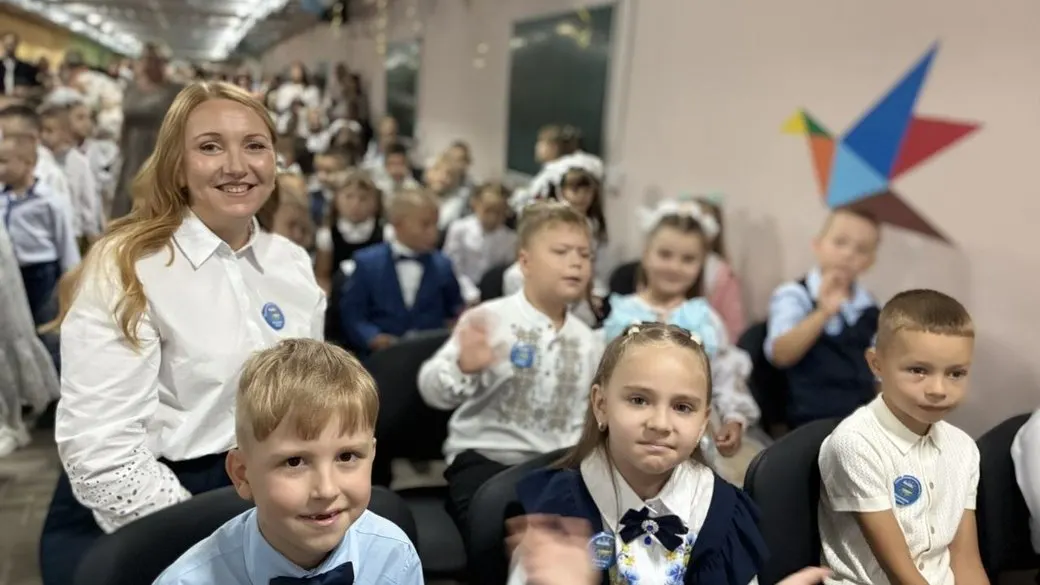 У Сумській школі №17 перший дзвоник пролунав в укритті: за літо заклад покинули 120 учнів