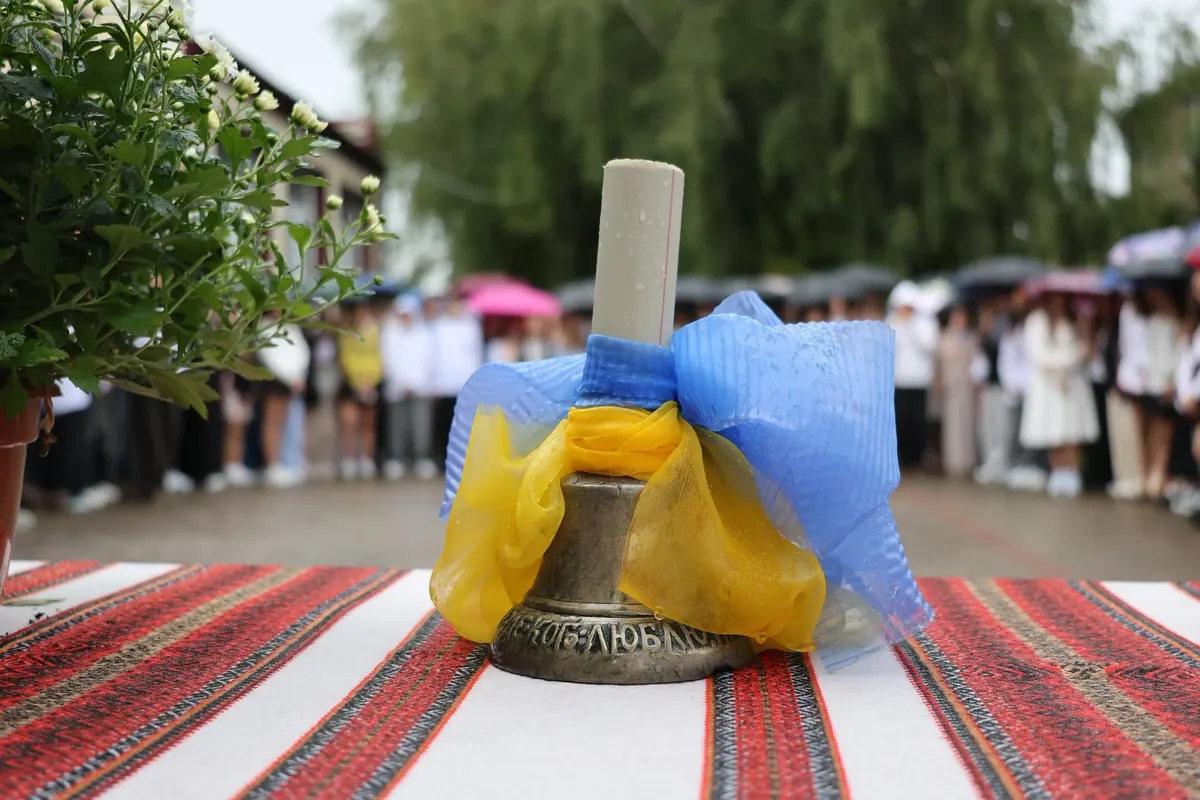 Перший дзвоник у Волинському науковому ліцеї: понад 200 нових учнів і дощові оплески