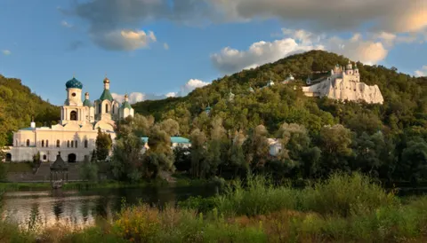 Напад у Святогірській лаврі: загинув чернець, двоє поранених