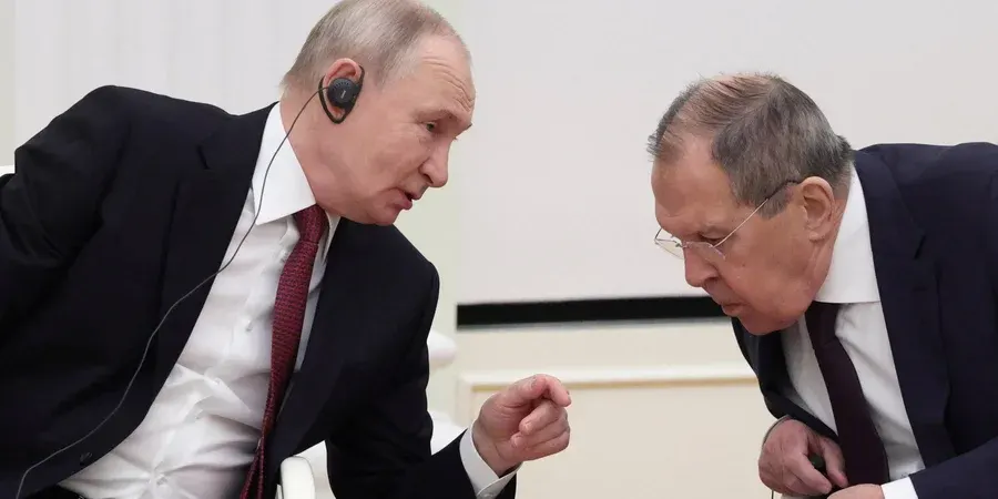 Розслідування виявило спільні відпустки Лаврова, його супутниці та матері близької до Путіна жінки