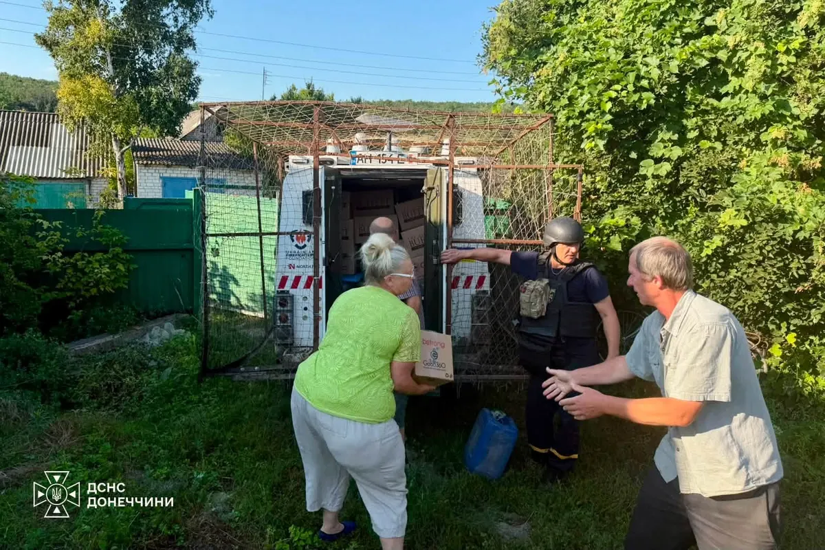 Продукти для 55 родин: як рятувальники допомагають прифронтовій Святогірській громаді